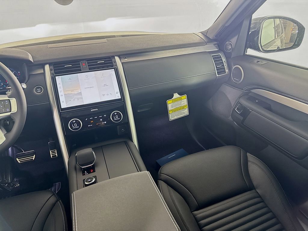 New 2025 Land Rover Discovery Dynamic SE AWD/4WD image 23