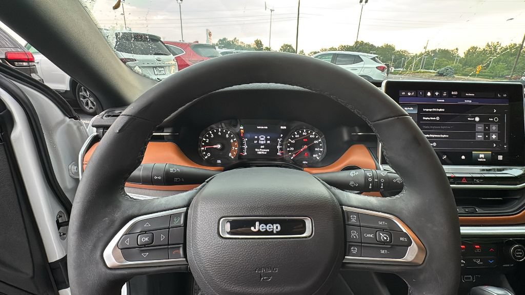 Used 2025 Jeep Compass Limited AWD/4WD image 16