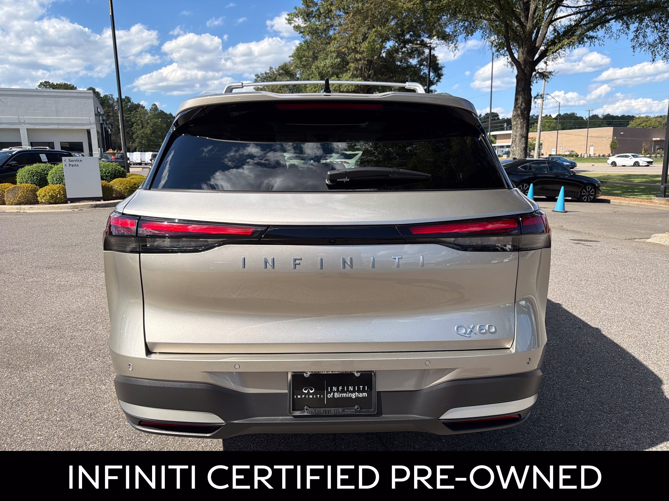 Certified 2026 INFINITI QX60 Luxe w/ Family Package FWD image 11