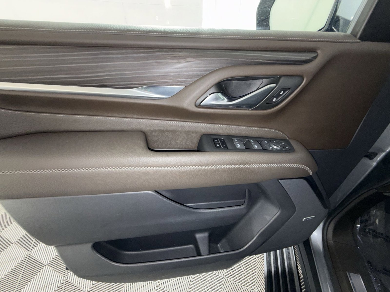 Used 2022 GMC Yukon XL Denali w/ Advanced Technology Package AWD/4WD image 15