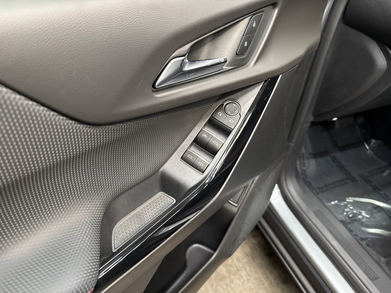 New 2026 Chevrolet Equinox RS w/ Safety and Technology Package image 14