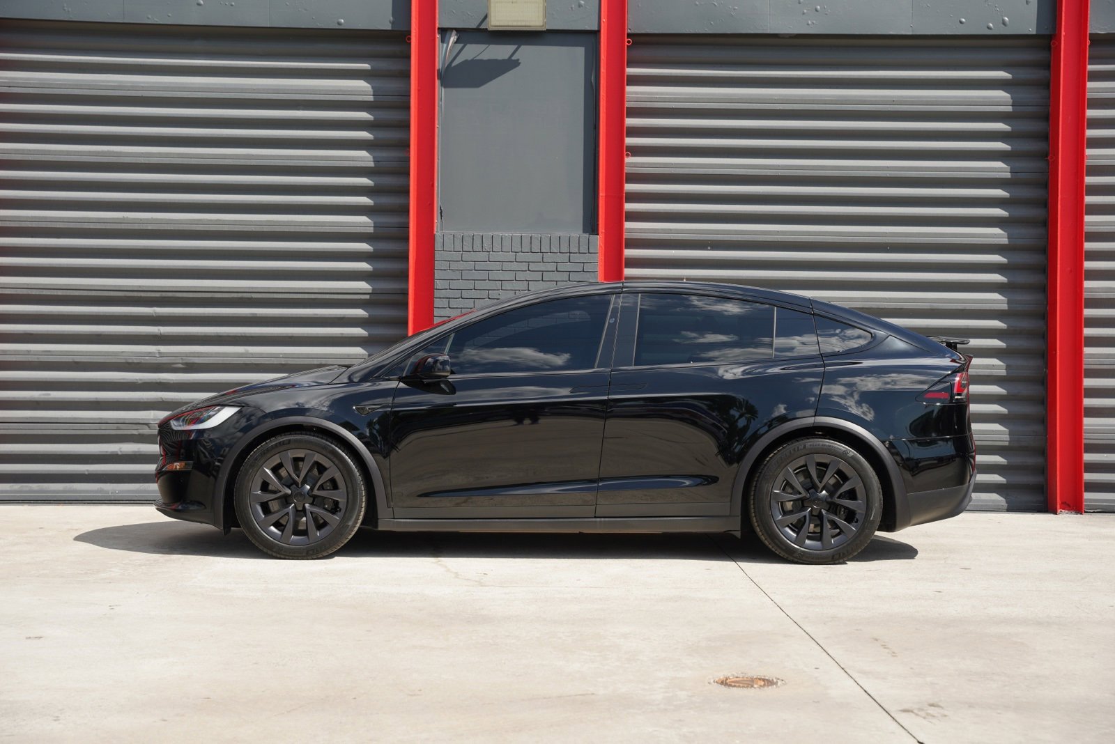 Used 2022 Tesla Model X Plaid image 6