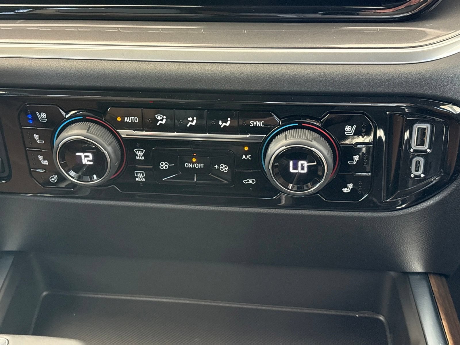 New 2026 Chevrolet Silverado 1500 High Country w/ High Country Premium Package AWD/4WD image 38