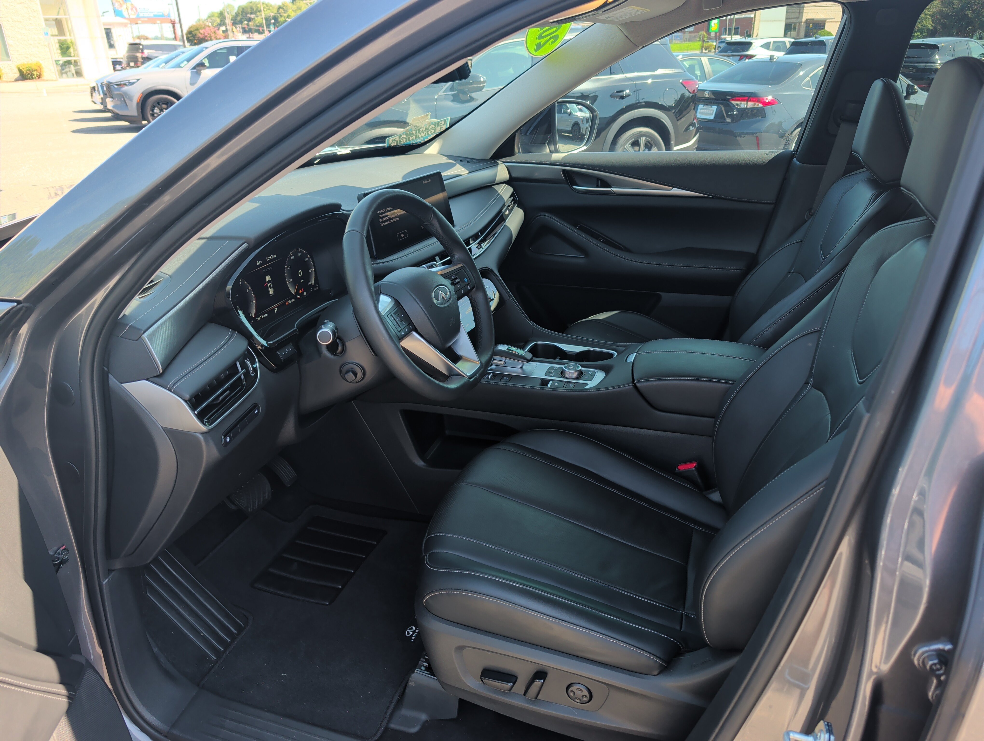 Used 2023 INFINITI QX60 Luxe w/ Cargo Package FWD image 8