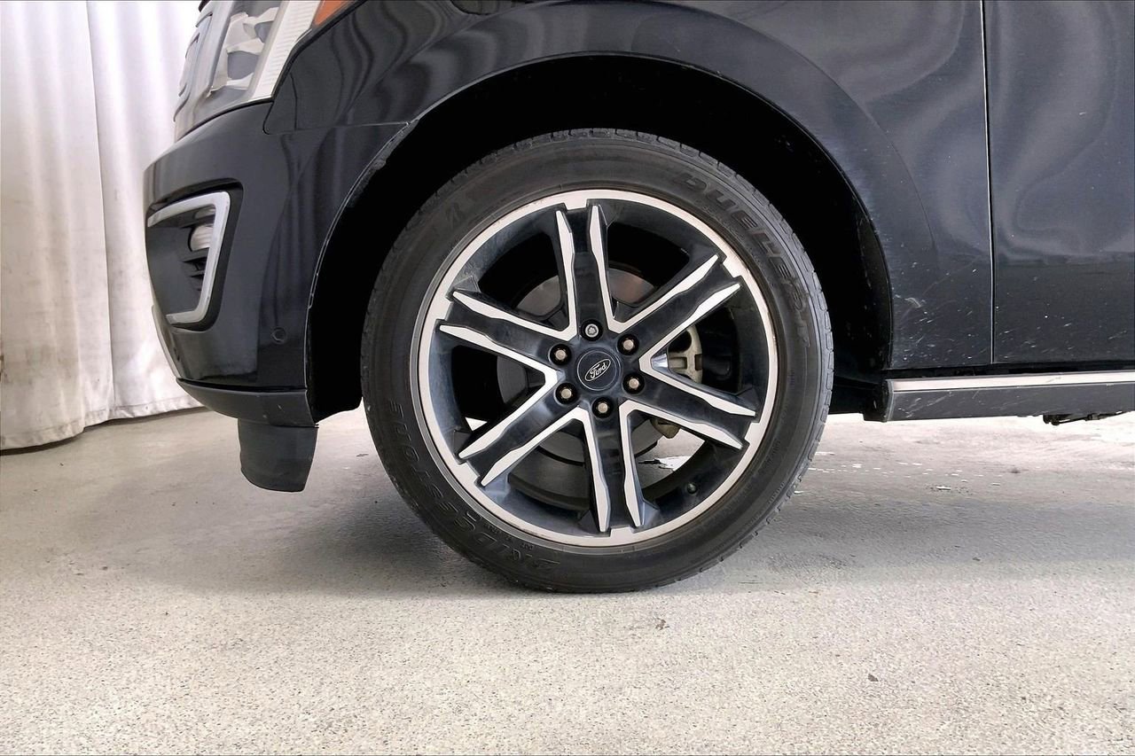 Used 2019 Ford Expedition Limited w/ Texas Edition Package RWD image 6