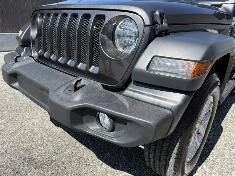 Used 2023 Jeep Wrangler Sport AWD/4WD image 4
