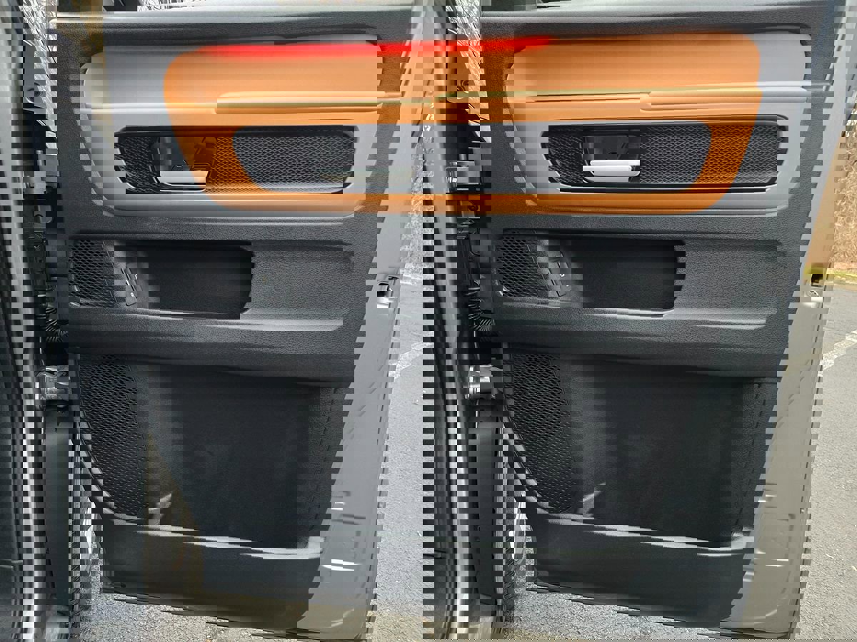 Used 2025 Volkswagen ID. Buzz Pro S image 28