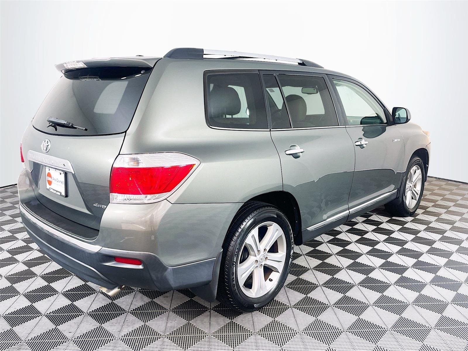 Used 2012 Toyota Highlander Limited w/ Convenience Pkg AWD/4WD image 9