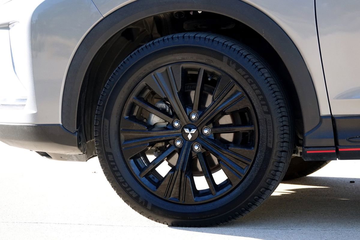 Used 2020 Mitsubishi Eclipse Cross LE image 24