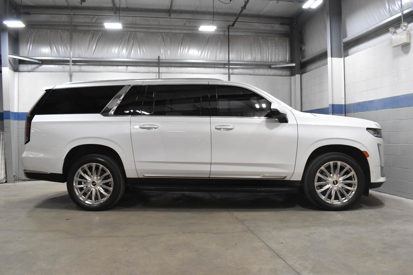 Used 2023 Cadillac Escalade ESV Premium Luxury w/ LPO, Floor Liner Package AWD/4WD image 31