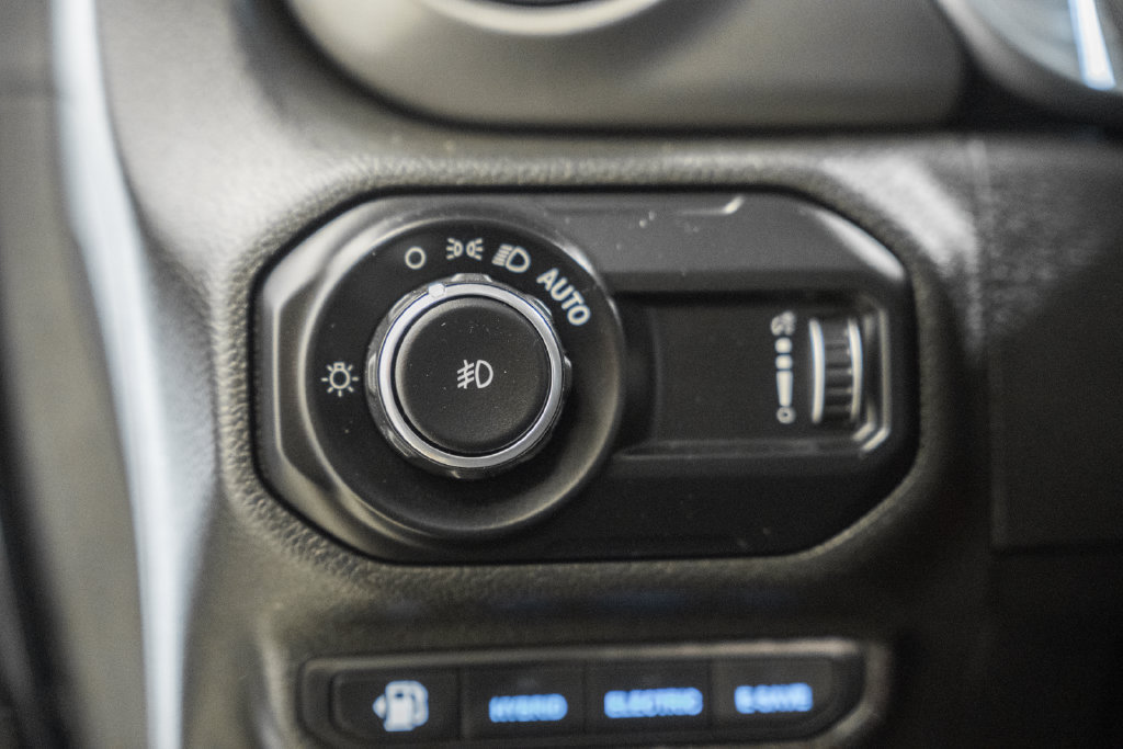 Used 2023 Jeep Wrangler Unlimited w/ Cold Weather Group AWD/4WD image 39