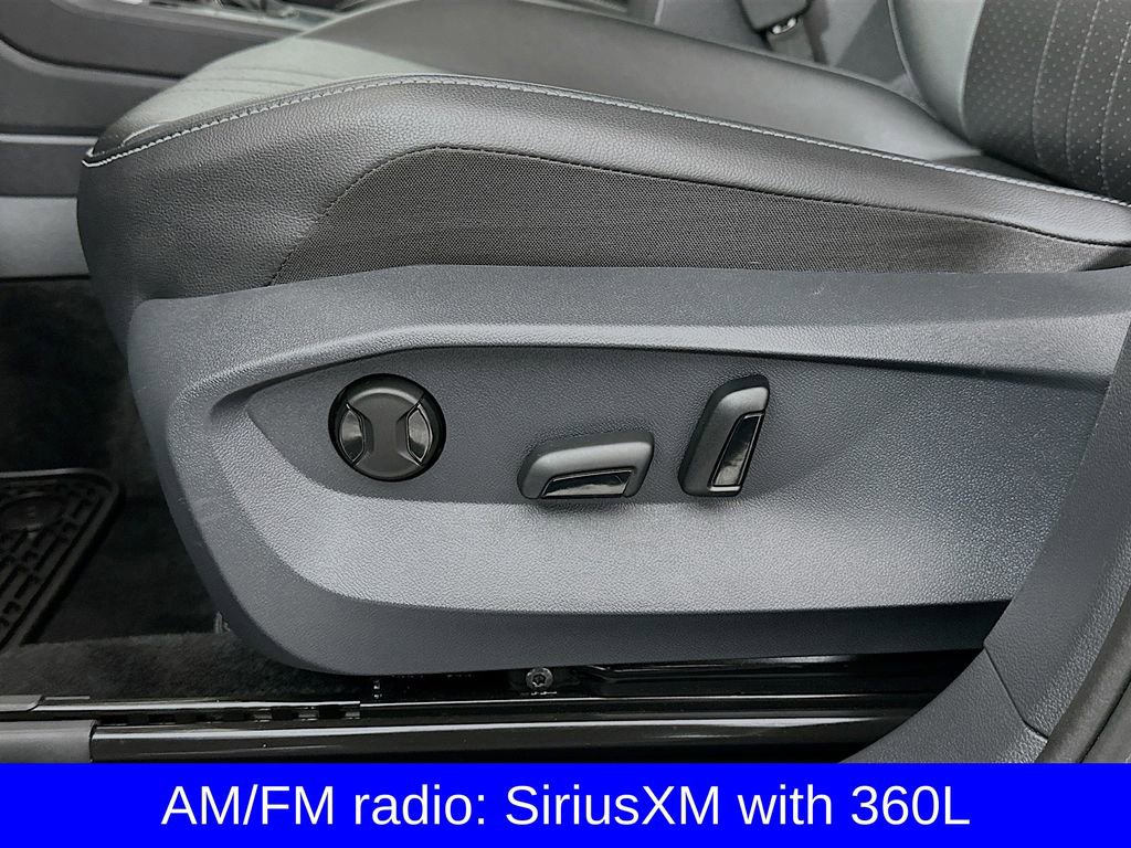 Used 2024 Volkswagen Tiguan SE w/ Panoramic Sunroof Package image 23