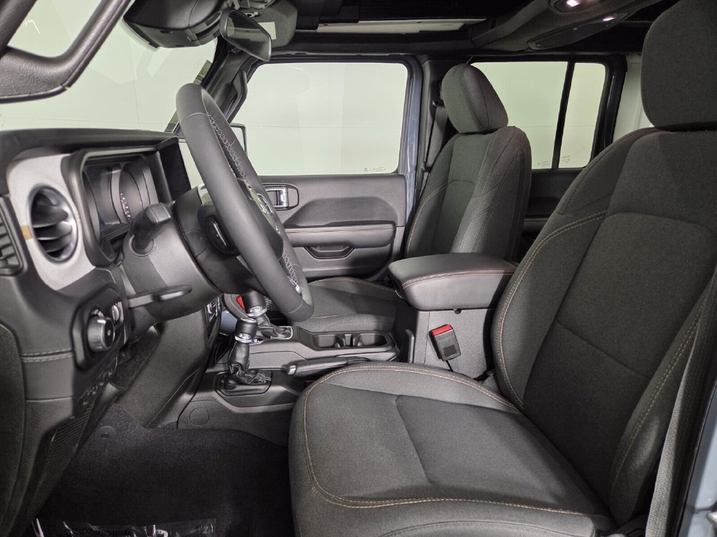 Used 2026 Jeep Wrangler Unlimited Sahara AWD/4WD image 10