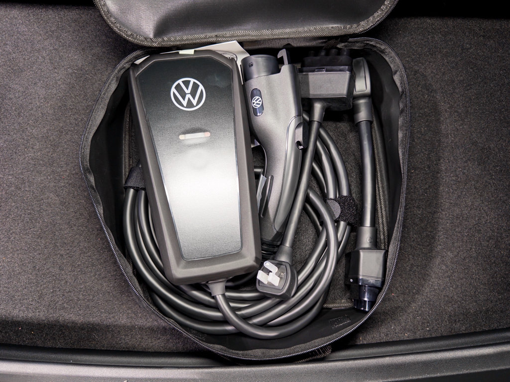 Used 2023 Volkswagen ID.4 Pro AWD/4WD image 6