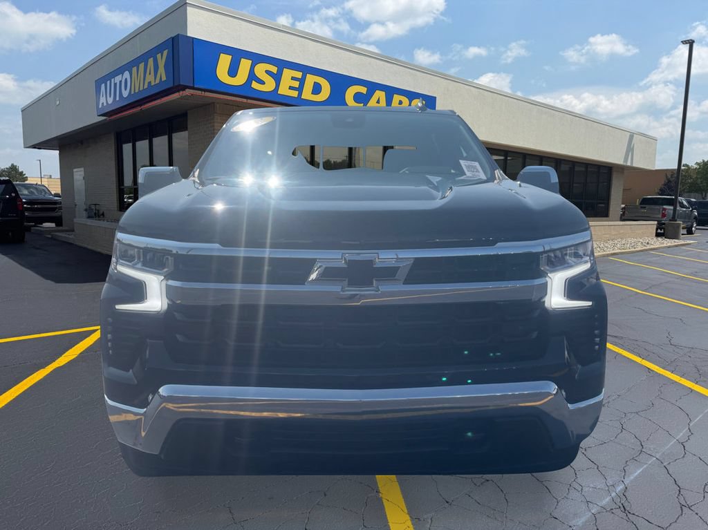 Used 2023 Chevrolet Silverado 1500 LT AWD/4WD image 3