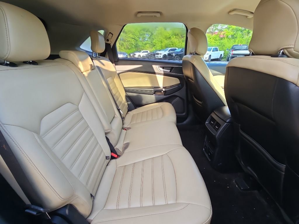 Used 2019 Ford Edge SEL w/ Equipment Group 201A AWD/4WD image 18