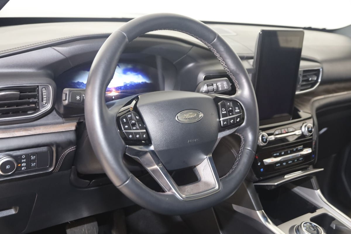 Used 2022 Ford Explorer Platinum w/ Equipment Group 601A AWD/4WD image 6