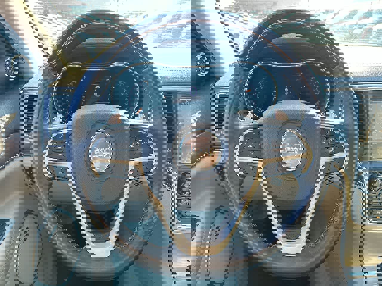 Used 2017 Jeep Grand Cherokee Overland image 29