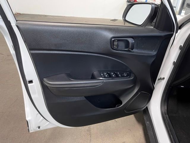Used 2022 Hyundai Venue Limited FWD image 24