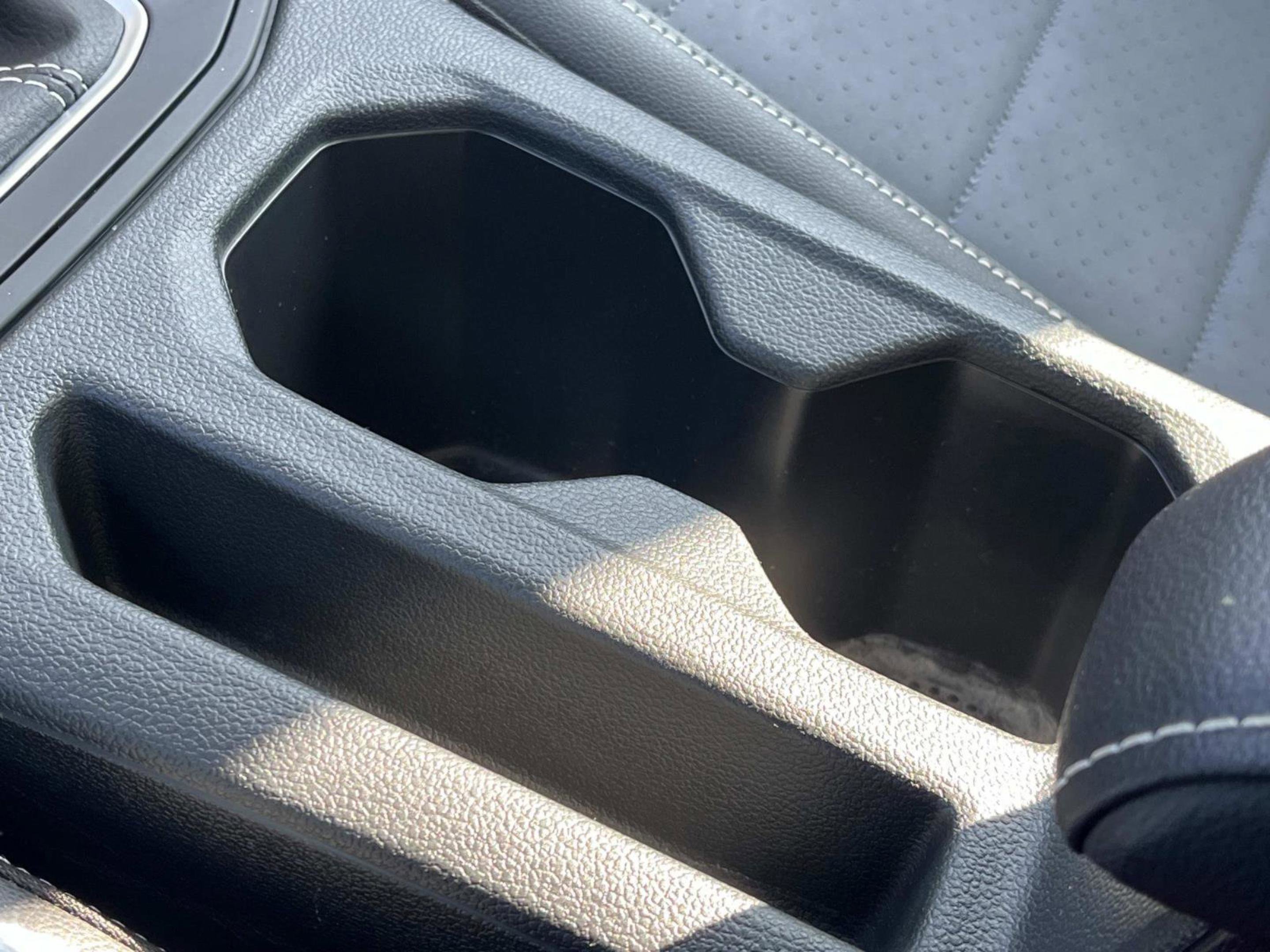 Used 2025 Volkswagen Jetta SE image 32