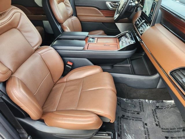 Used 2024 Lincoln Navigator Reserve image 19