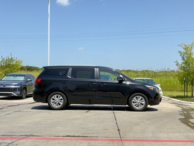 Used 2016 Kia Sedona LX w/ Option Group 020 FWD image 7