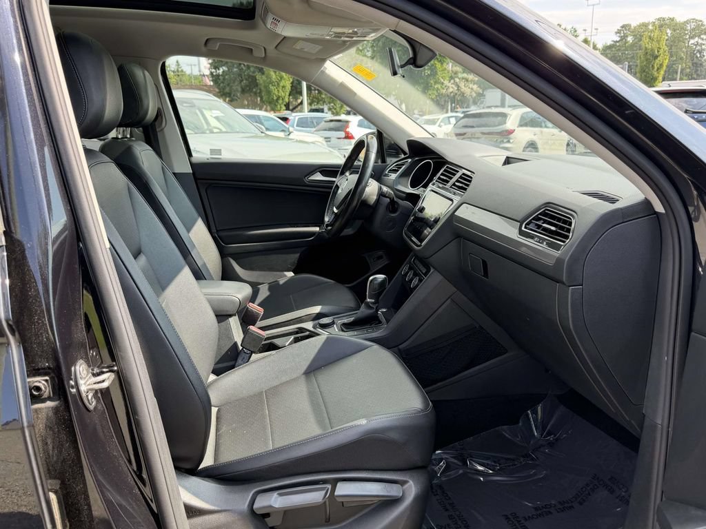 Used 2018 Volkswagen Tiguan SEL AWD/4WD image 12
