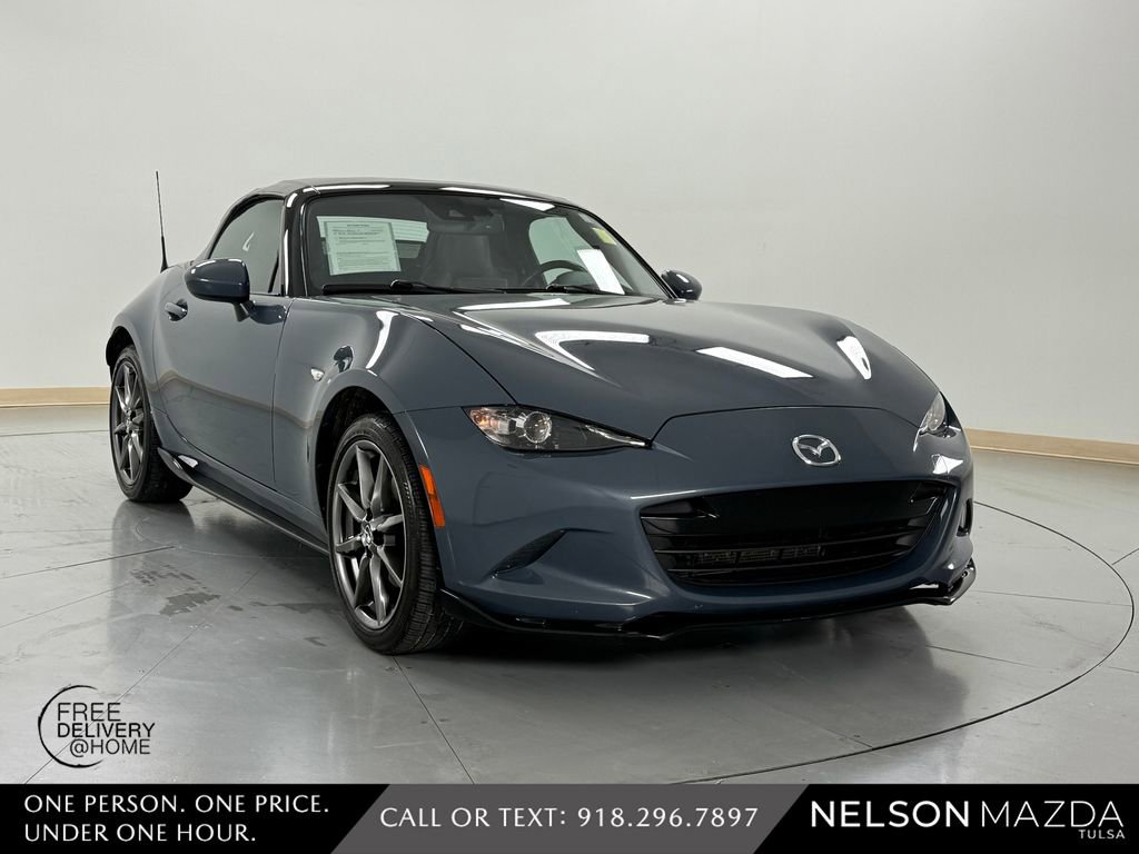 Used 2020 MAZDA MX-5 Miata Grand Touring w/ Appearance Package RWD image 4