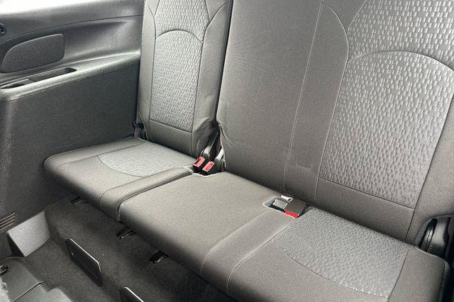Used 2015 GMC Acadia SLE FWD image 16