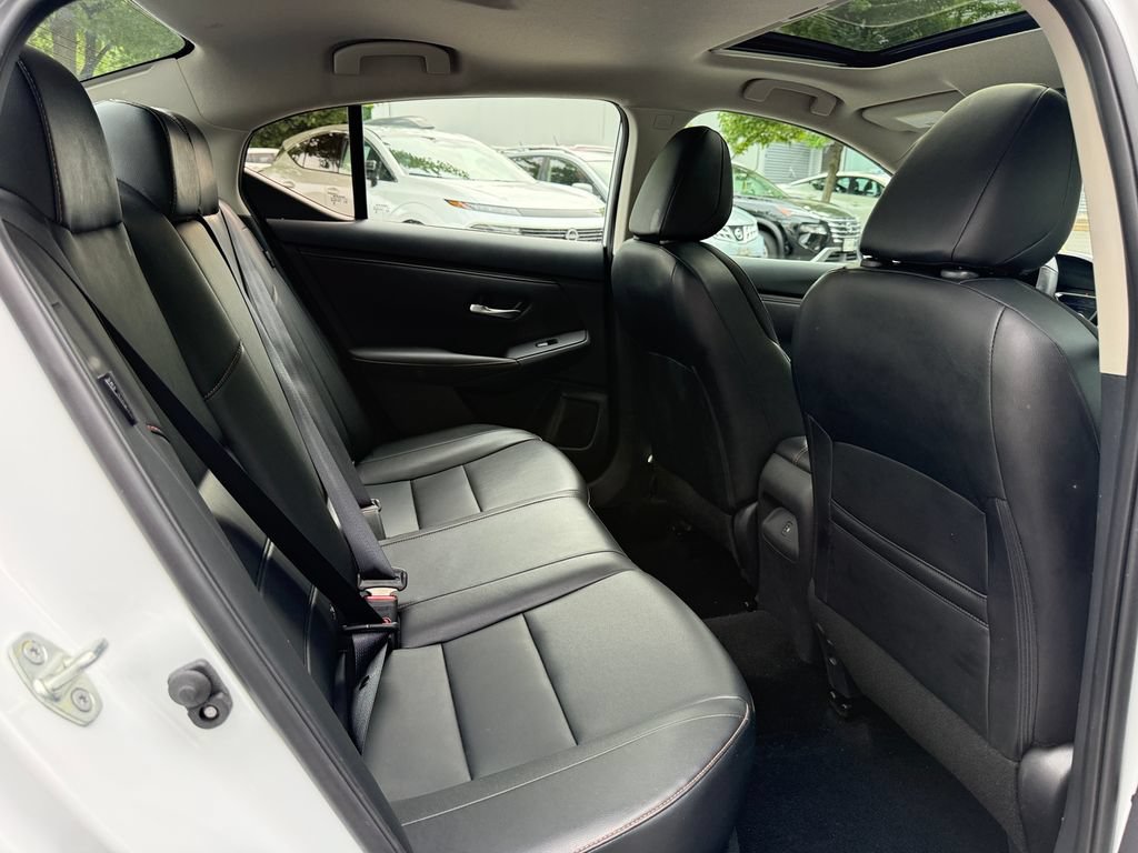 Used 2023 Nissan Sentra SR w/ SR Premium Package FWD image 30