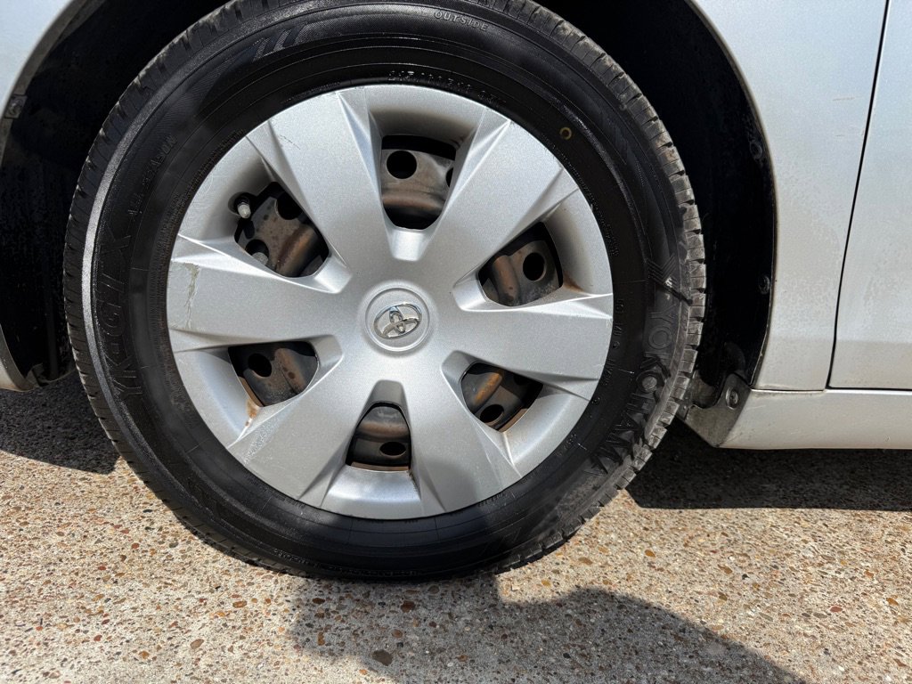 Used 2009 Toyota Camry LE FWD image 18