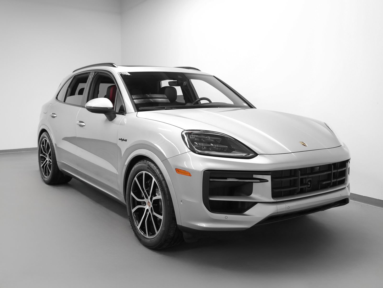 Certified 2025 Porsche Cayenne E-Hybrid image 10