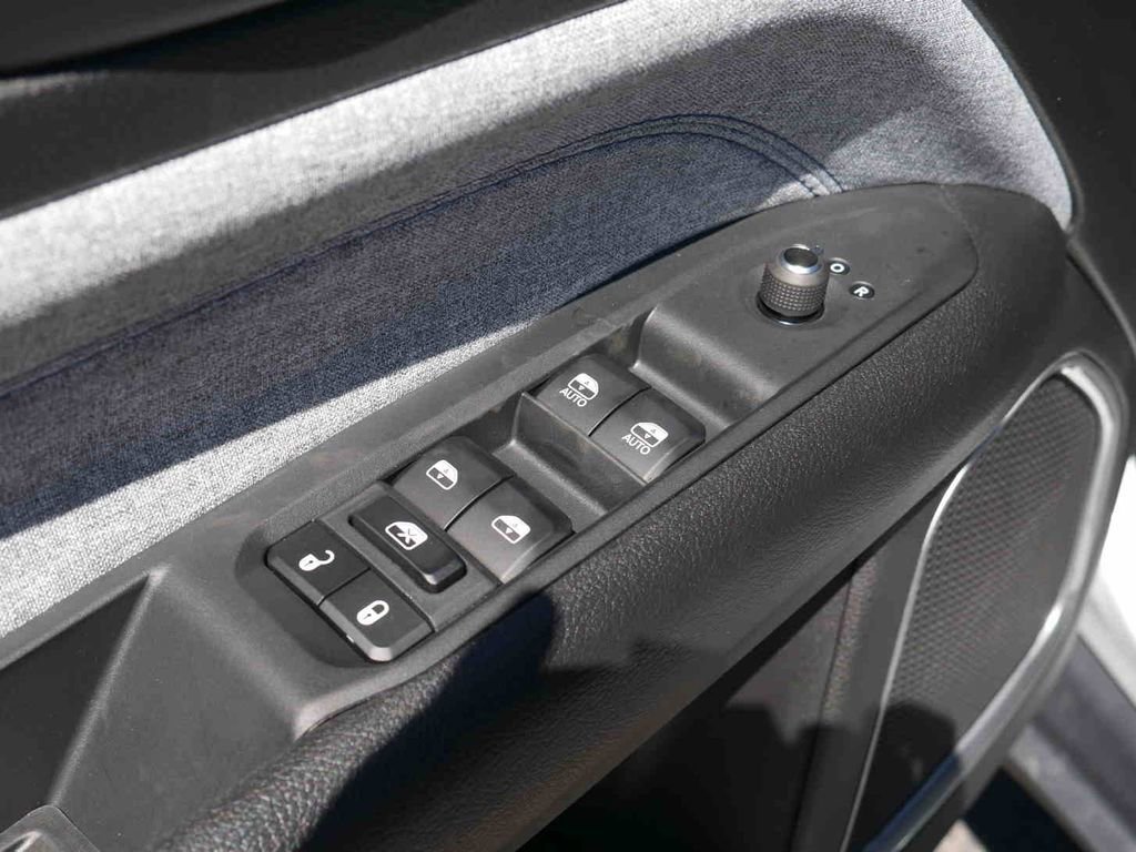 New 2025 Jeep Compass Latitude image 25