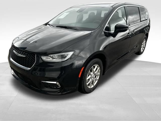 Used 2026 Chrysler Pacifica Select FWD image 2