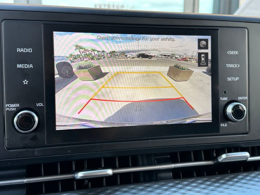 Used 2022 Kia Carnival LX image 23