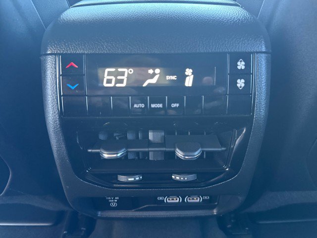 Used 2024 Jeep Grand Cherokee L Laredo image 9