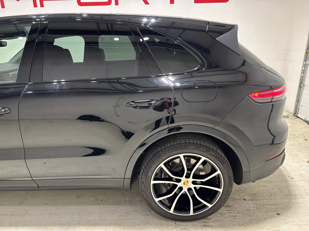 Used 2023 Porsche Cayenne w/ Premium Package AWD/4WD image 6