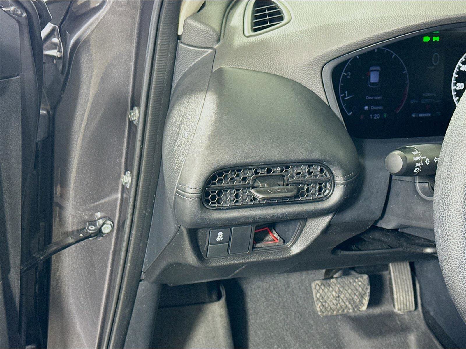 Used 2025 Honda HR-V LX image 4