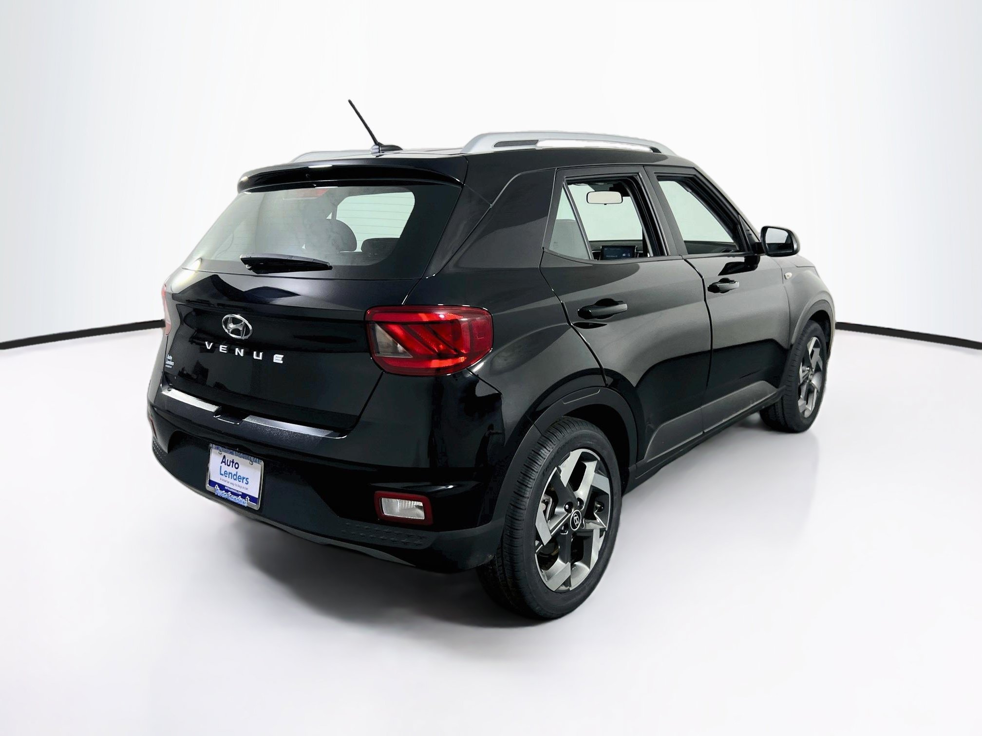 Used 2023 Hyundai Venue SEL w/ Cargo Package FWD image 5