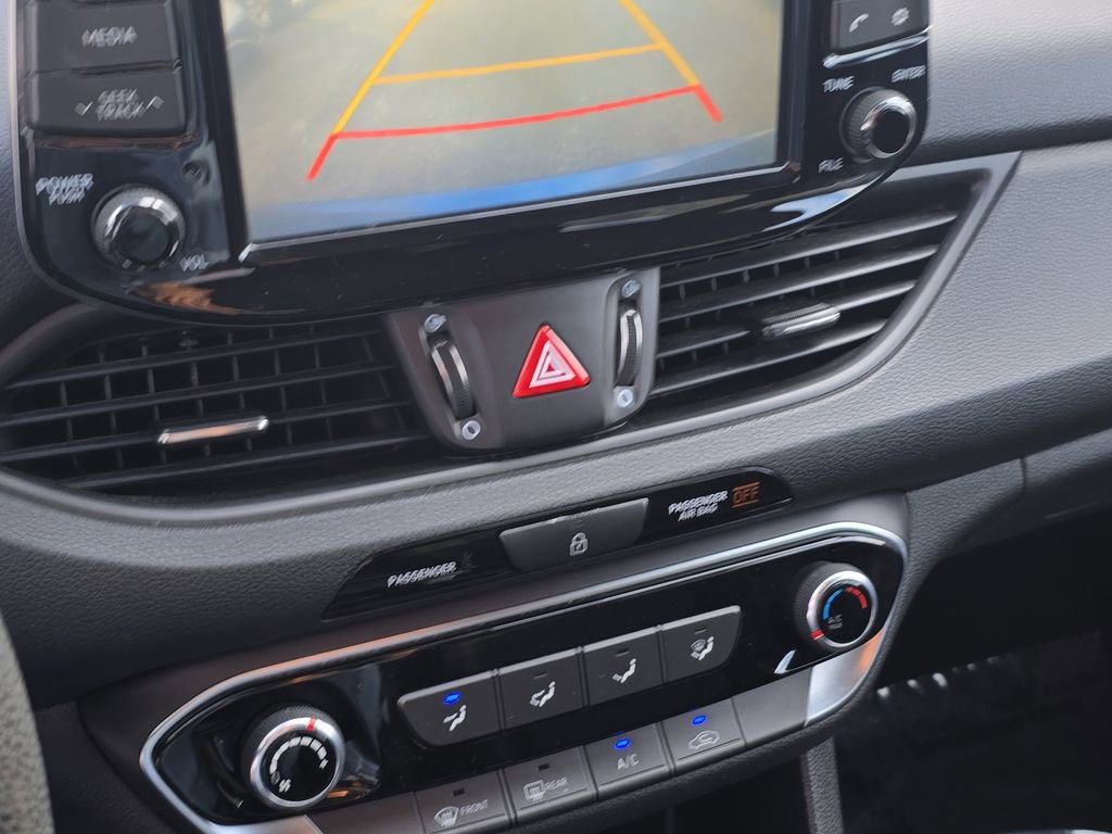 Used 2018 Hyundai Elantra GT image 26