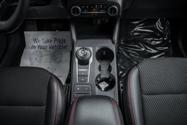 Used 2025 Ford Escape ST-Line image 30