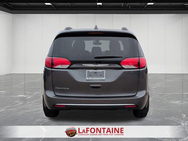 Used 2017 Chrysler Pacifica Touring-L w/ Tire & Wheel Group image 4