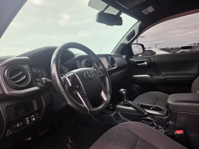 Used 2017 Toyota Tacoma TRD Sport w/ Tow Package RWD image 9