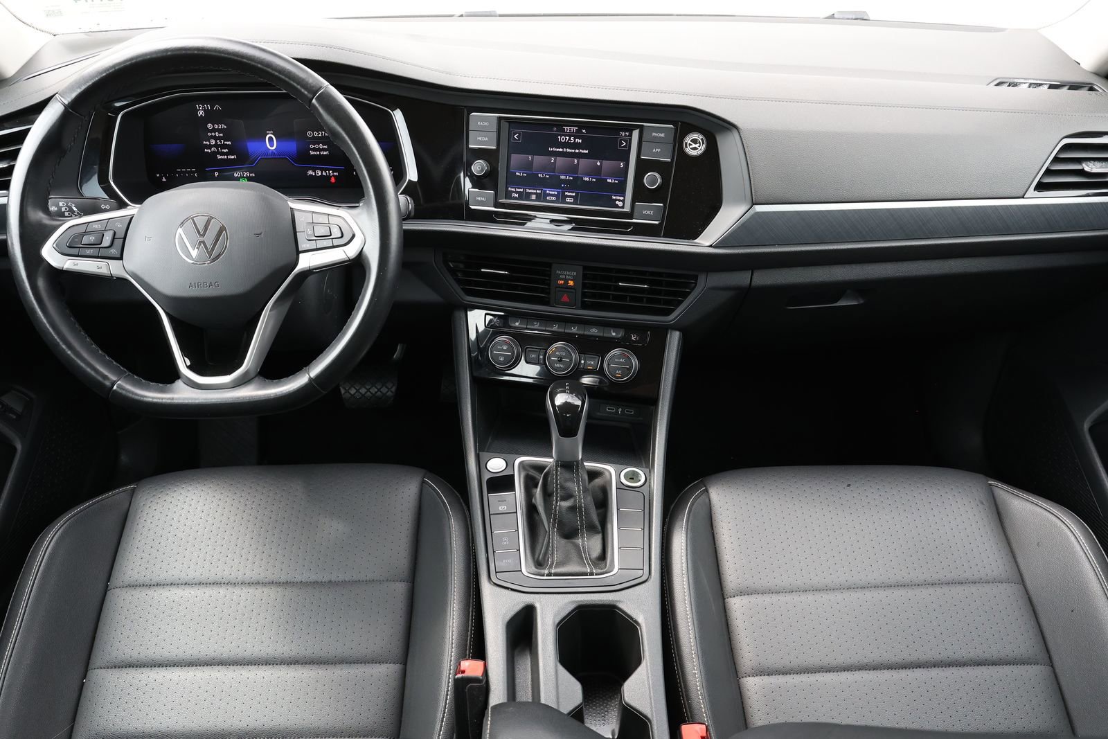 Used 2024 Volkswagen Jetta SE FWD image 2