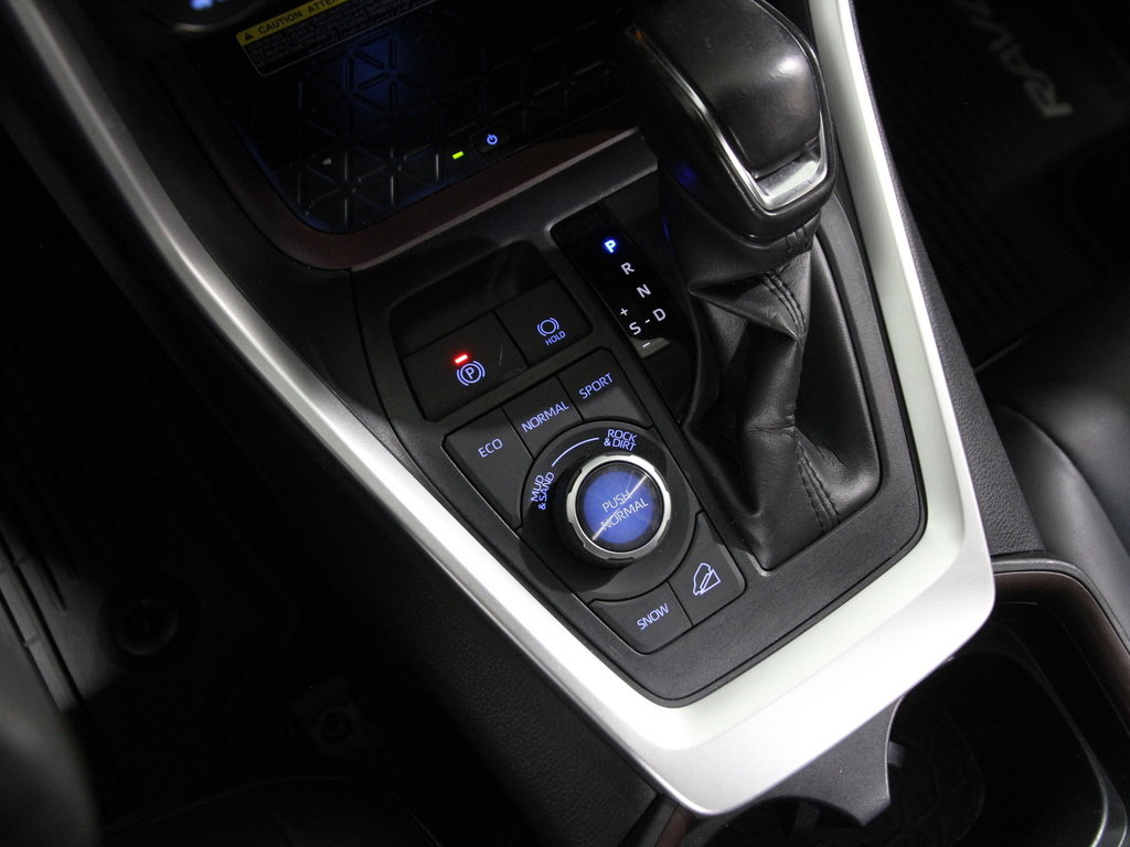 Used 2019 Toyota RAV4 Limited image 16