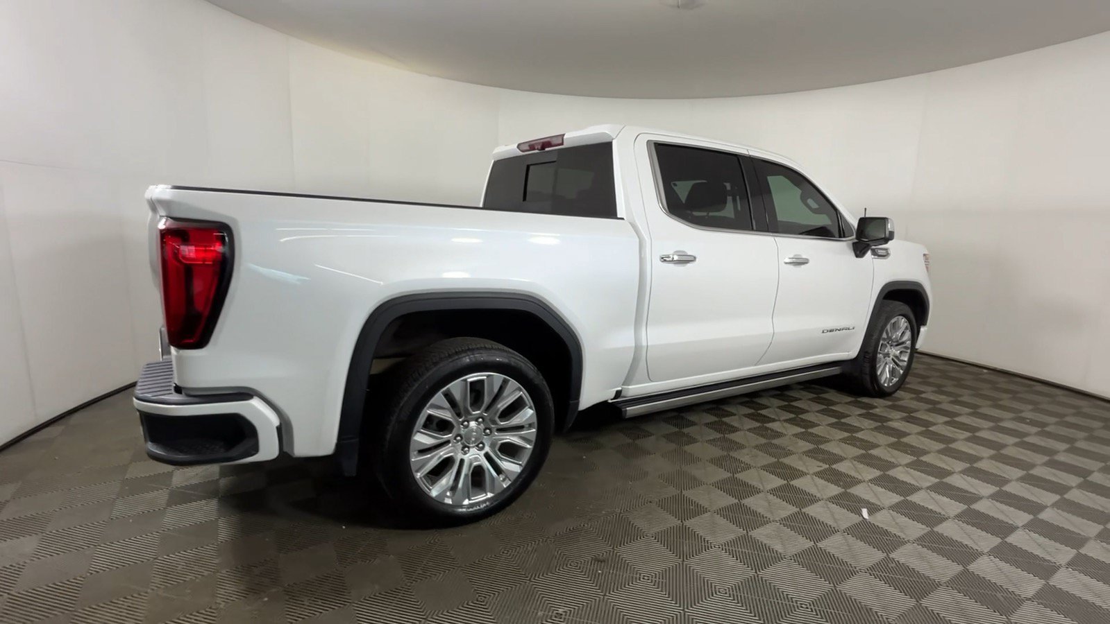 Used 2021 GMC Sierra 1500 Denali w/ Denali Ultimate Package AWD/4WD image 8
