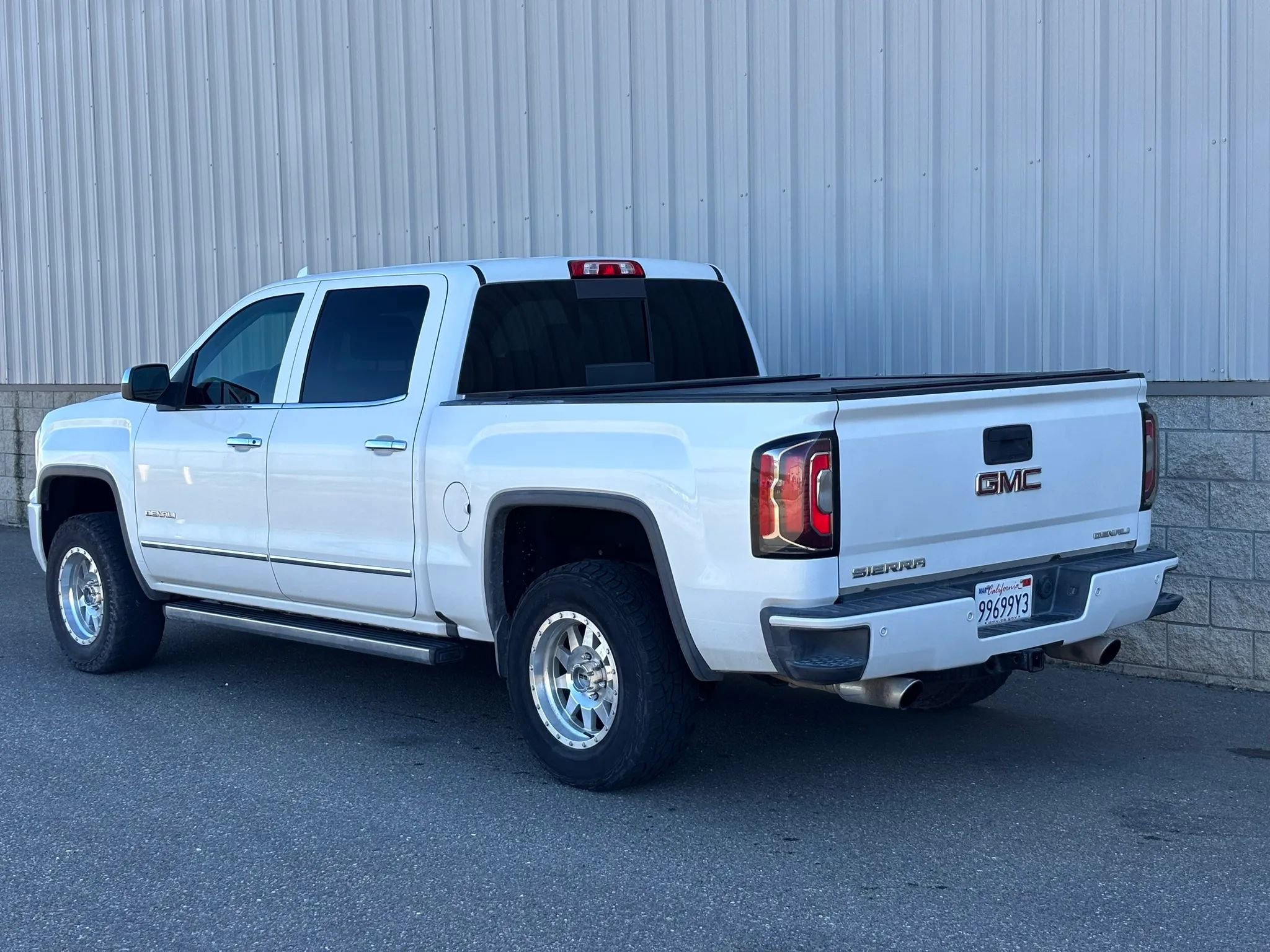 Used 2016 GMC Sierra 1500 Denali w/ Enhanced Driver Alert Package image 5