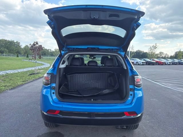 Used 2022 Jeep Compass Limited w/ Elite Group AWD/4WD image 11