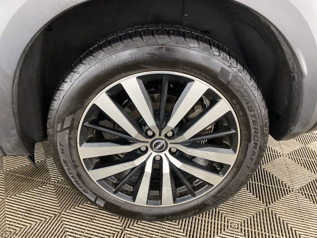 Used 2023 Nissan Pathfinder Platinum image 32