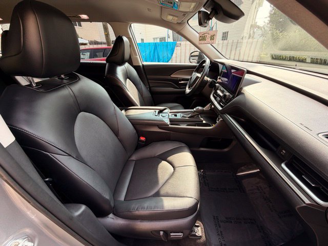 Used 2024 Toyota Grand Highlander AWD image 26